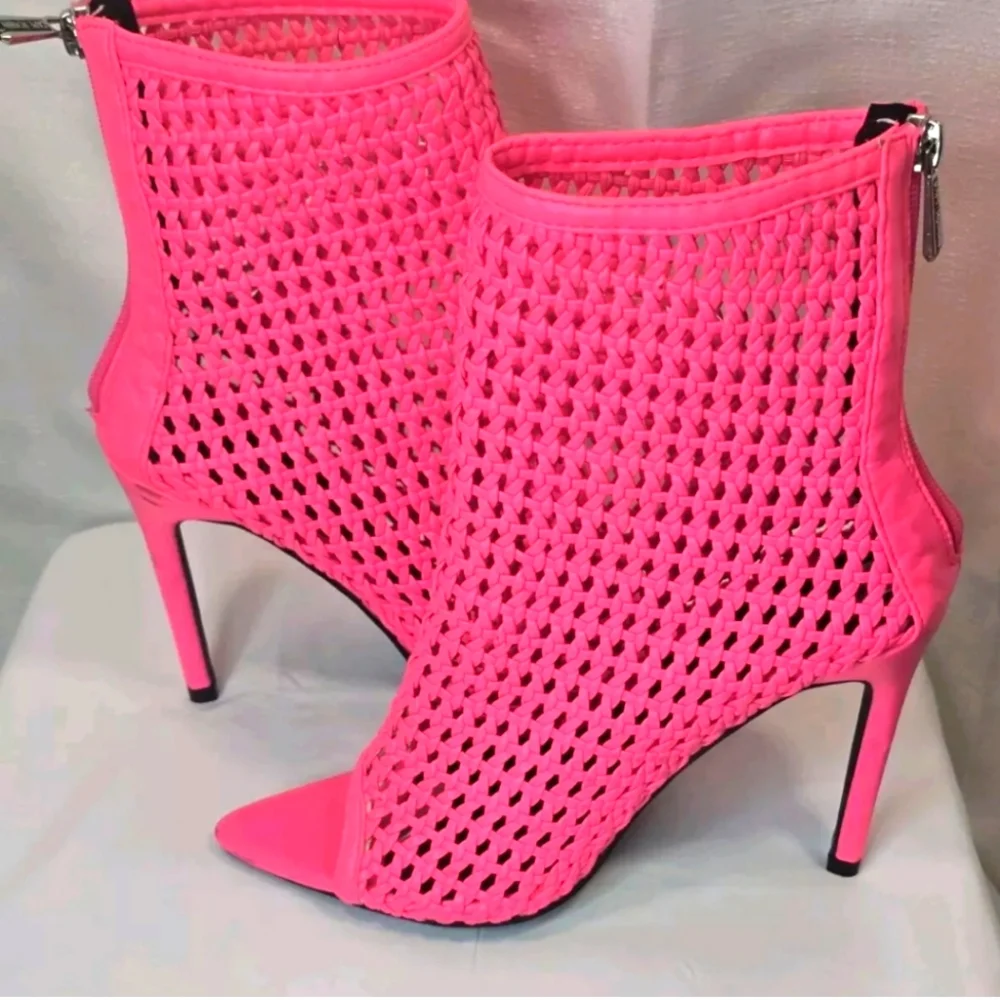 🔥 Hot Pink Ankle Booties 🔥 - Picture 1 of 2